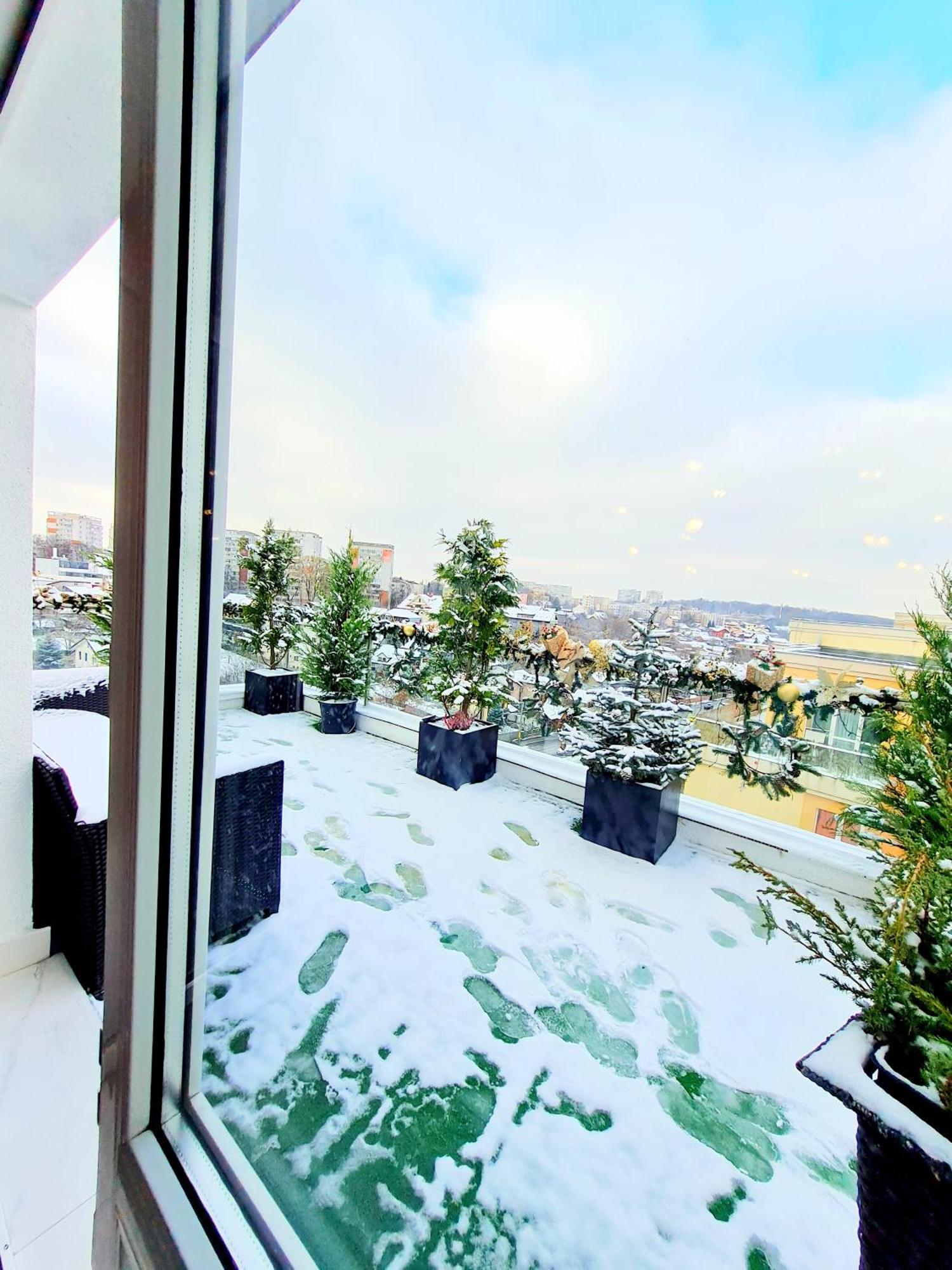 Penthouse Aeroport Iasi Apartamento Exterior foto